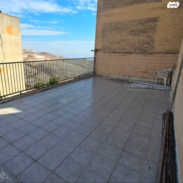 דירה, האחד עשר, דרום, צפת