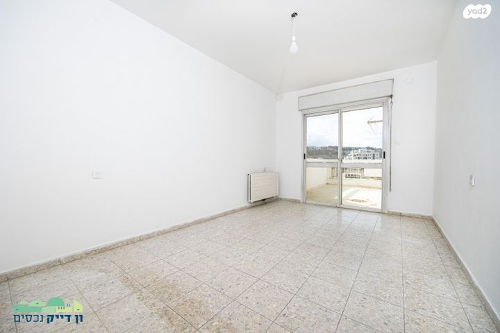 דירה, יעקב רז, ארמון הנציב, תלפיות מזרח, ירושלים