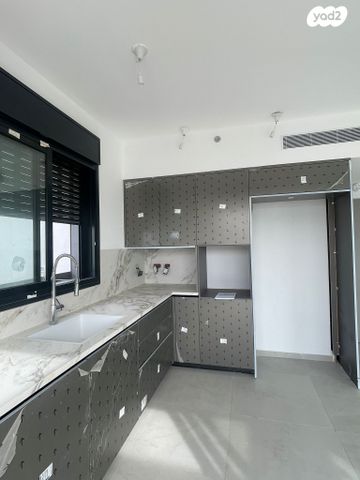 גג/ פנטהאוז, הרב יצחק ידידיה פרנקל, תל אביב יפו