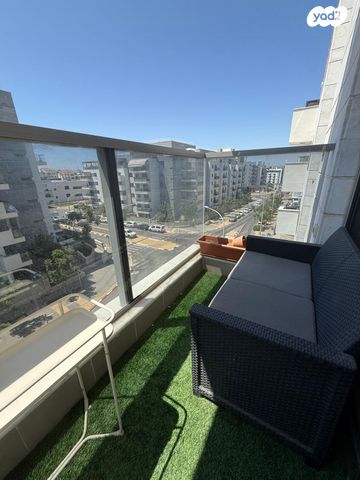 דירה, שרה אהרונסון, גדרה מזרח, גדרה