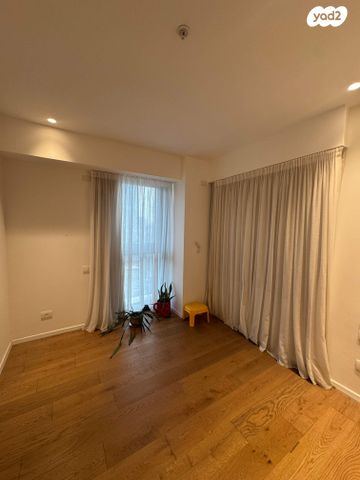 דירה, ליאונרדו דה וינצ'י 12, גני שרונה, קרית הממשלה, תל אביב יפו