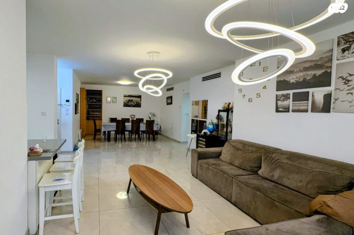 דירת גן, גבעת זאב