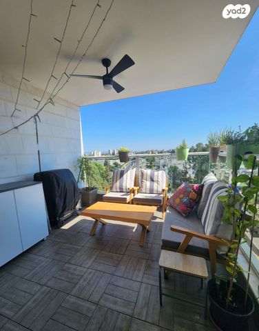 דירה, משה דיין, גיורא, רמלה