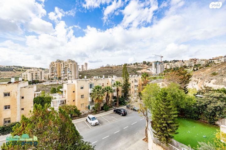 דירה, יעקב רז, ארמון הנציב, תלפיות מזרח, ירושלים