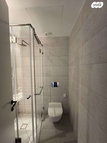 דירה, ליאונרדו דה וינצ'י 13, גני שרונה, קרית הממשלה, תל אביב יפו