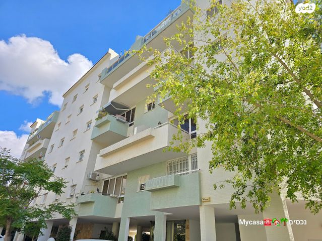 דירה, יציאת אירופה, תקומה, כפר סבא