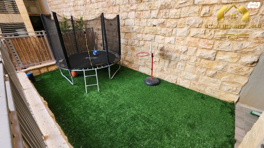 דירת גן, שוהם 76, אבני חן, חריש