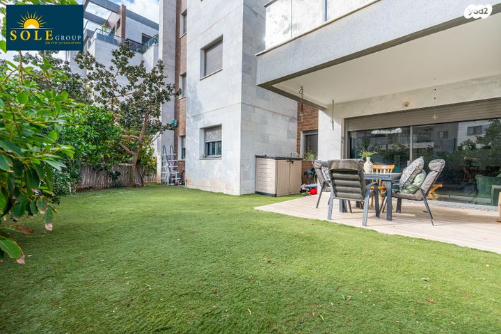 דירת גן, הפרחים, חריש