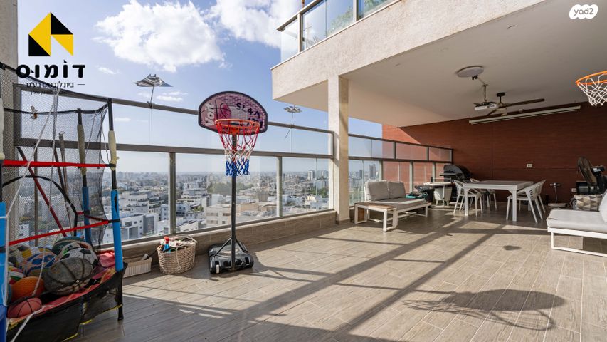 גג/ פנטהאוז, פרופ' אפרים קציר, רחובות המדע, רחובות