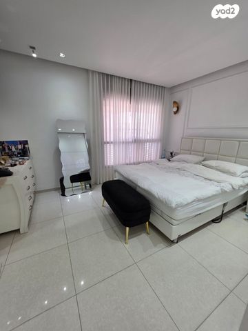 דופלקס, דבורה ברטונוב, קרית אילון, חולון