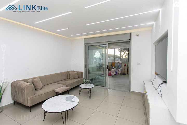 דירת גן, האגמית 6, החותרים, טירת כרמל