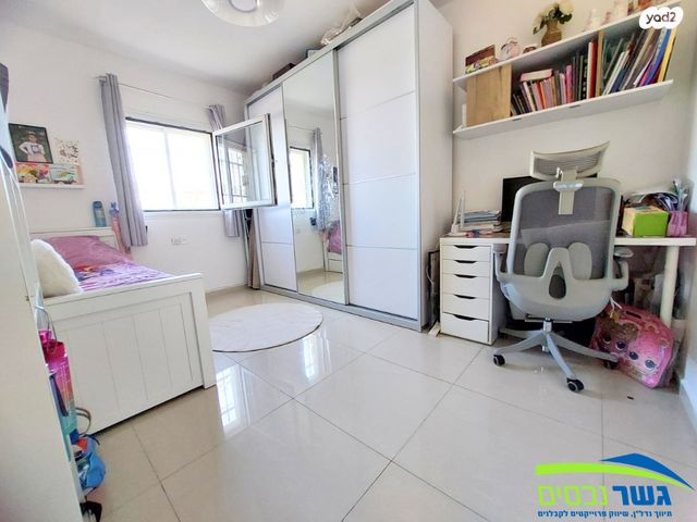 דירה, העירית, צמח השדה, מעלה אדומים