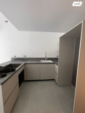 דירת גן, הרב יצחק ידידיה פרנקל, תל אביב יפו