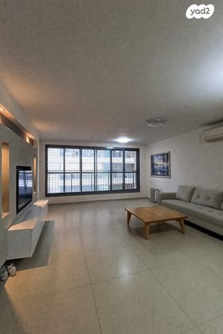 יעל הגיבורה 9