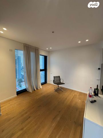 דירה, ליאונרדו דה וינצ'י 13, גני שרונה, קרית הממשלה, תל אביב יפו