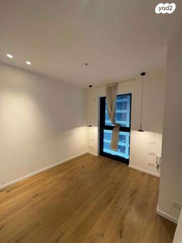 דירה, ליאונרדו דה וינצ'י 13, גני שרונה, קרית הממשלה, תל אביב יפו