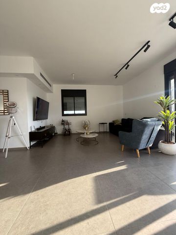 גג/ פנטהאוז, סברי מרנן, עיר היין, אשקלון