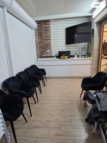 דופלקס, מנחם בגין, חולון