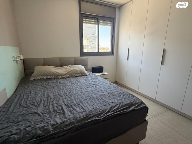 דירה, שרה אהרונסון, גדרה מזרח, גדרה