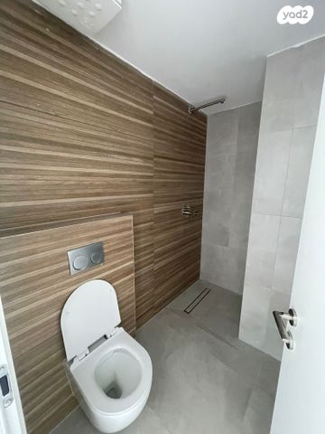 גג/ פנטהאוז, הרב יצחק ידידיה פרנקל, תל אביב יפו