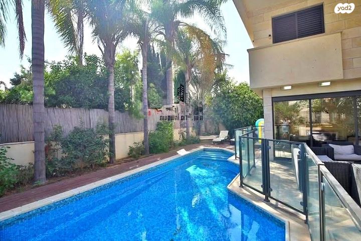 דו משפחתי, שיכון אשר, רעננה