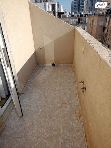 גג/ פנטהאוז, חומה ומגדל, מרכז, קרית עבודה, חולון