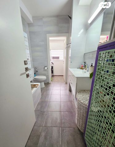 דירה, משה דיין, גיורא, רמלה