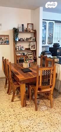 דירה, הרבי מרוז'ין, נווה רם, שיכון מזרחי, רמת גן