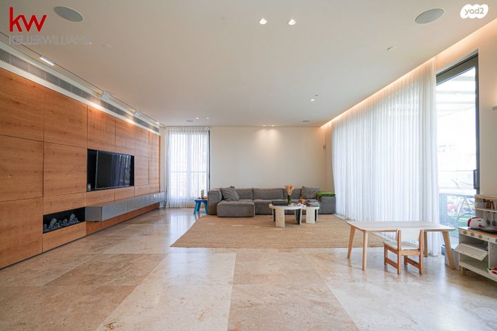 גג/ פנטהאוז, רעננה