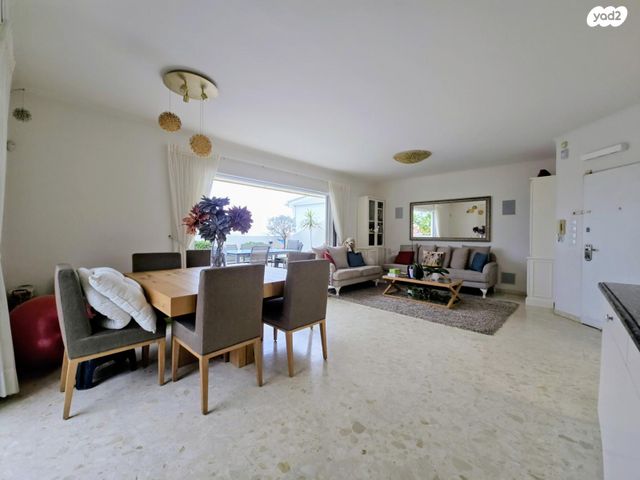 דופלקס, שרה אהרונסון, קרית הפרחים - 2005, רעננה