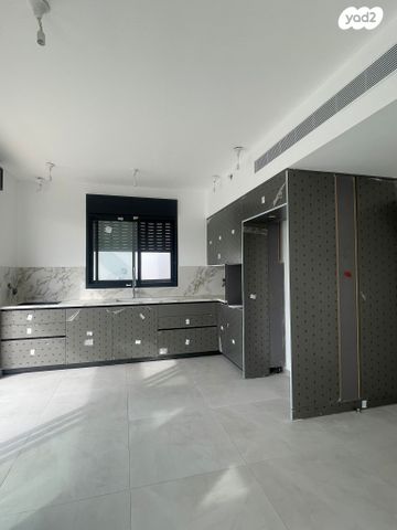 גג/ פנטהאוז, הרב יצחק ידידיה פרנקל, תל אביב יפו