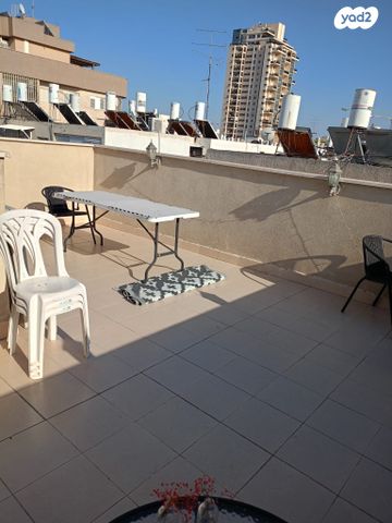 גג/ פנטהאוז, חומה ומגדל, מרכז, קרית עבודה, חולון