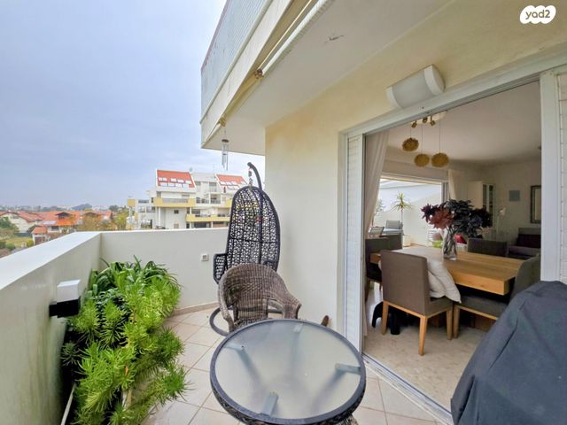 דופלקס, שרה אהרונסון, קרית הפרחים - 2005, רעננה