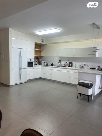 דירה, שדרות אבא חושי, סביוני הכרמל, חיפה