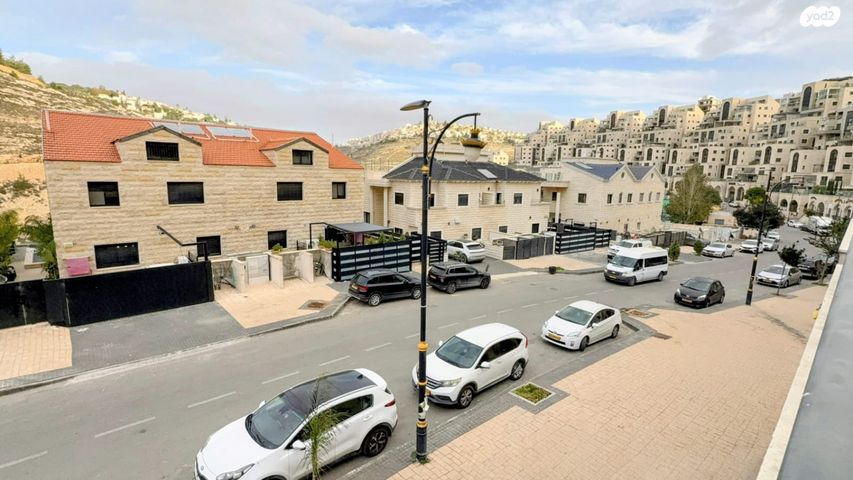 דירת גן, גבעת זאב