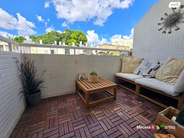 דירה, יציאת אירופה, תקומה, כפר סבא