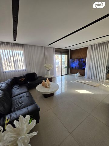 דבורה ברטונוב 