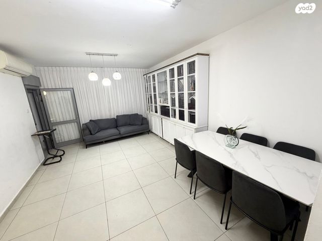 דירה, הרב גרשונוביץ', נתיבות