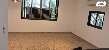 דירה, הרבי מרוז'ין, נווה רם, שיכון מזרחי, רמת גן