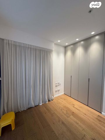 דירה, ליאונרדו דה וינצ'י 12, גני שרונה, קרית הממשלה, תל אביב יפו