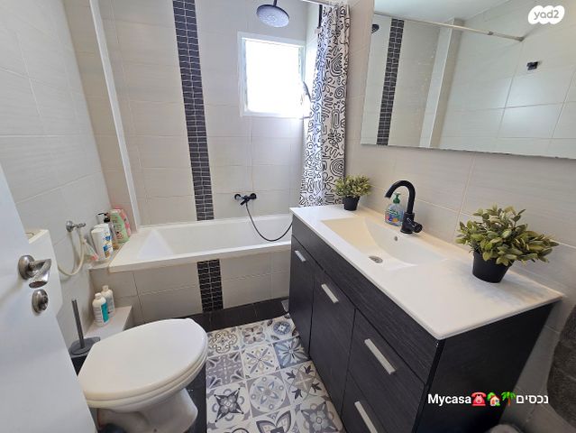 דירה, יציאת אירופה, תקומה, כפר סבא