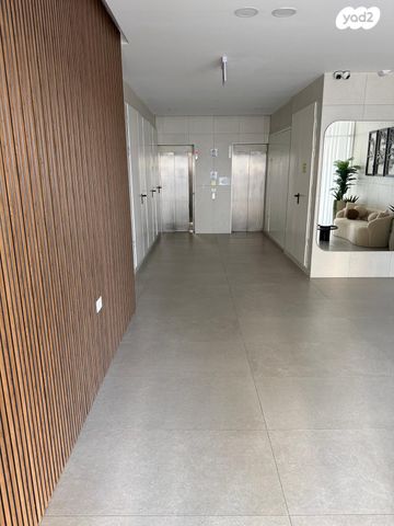 דירה, אור עקיבא