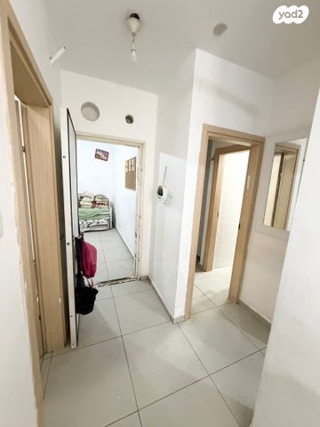 דירה, הרב גרשונוביץ', נתיבות