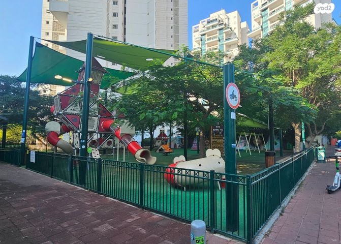 דירה, סמטת אבני חושן, גני מרום, רמת גן