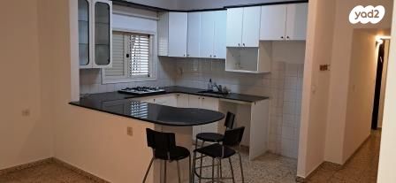 דירה, הרבי מרוז'ין, נווה רם, שיכון מזרחי, רמת גן