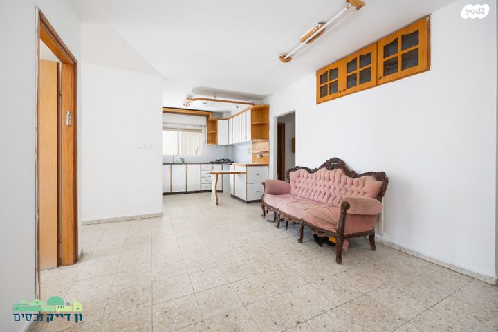 דירה, יעקב רז, ארמון הנציב, תלפיות מזרח, ירושלים