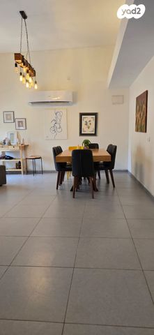 בית פרטי/ קוטג', ורד יריחו