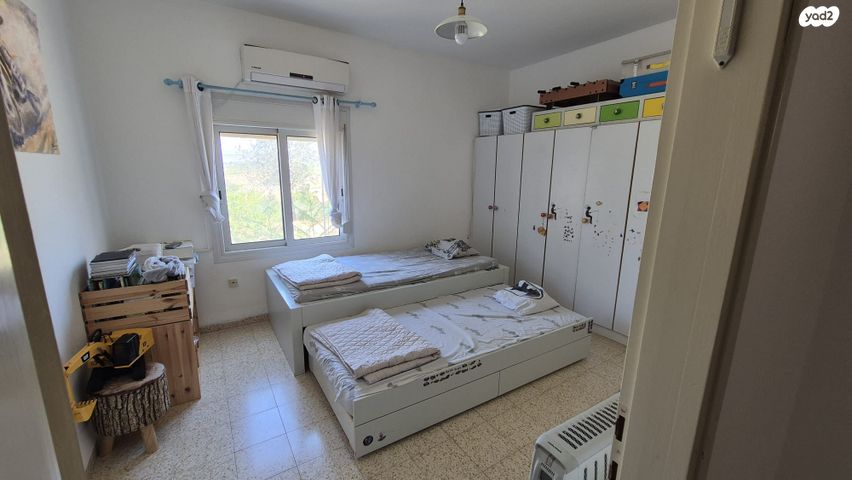 דו משפחתי, כפר סאלד