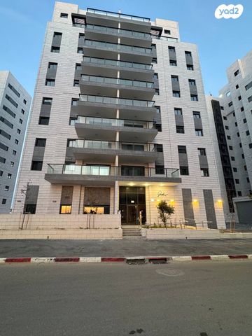 דירה, הרב מרדכי אליהו, כרמי הנדיב, אחוזת רוטנר, קרית מלאכי