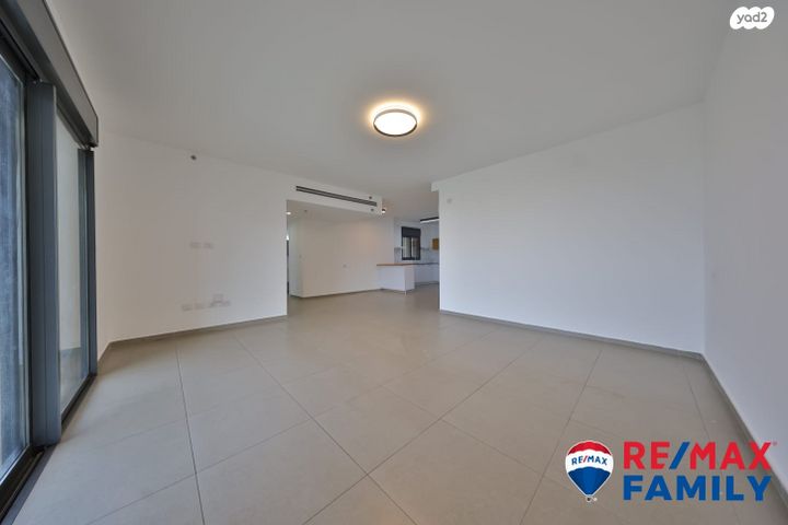 דירה, עפרה חזה, משכנות האומנים, קרית מוצקין